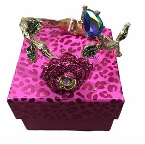 Betsy Johnson golden tone rise hinge bracelet NWT